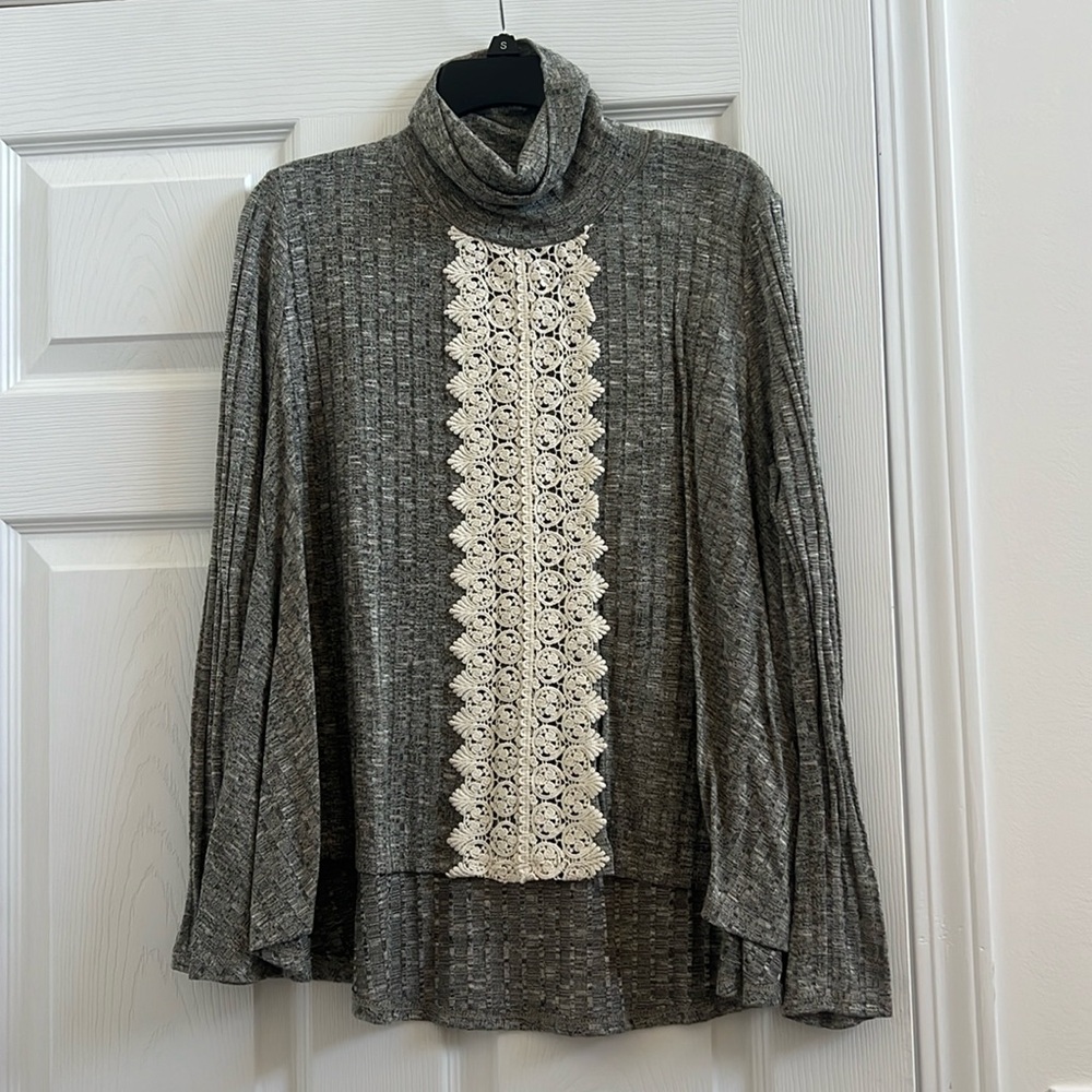Altard state Turtleneck lightweight sweater